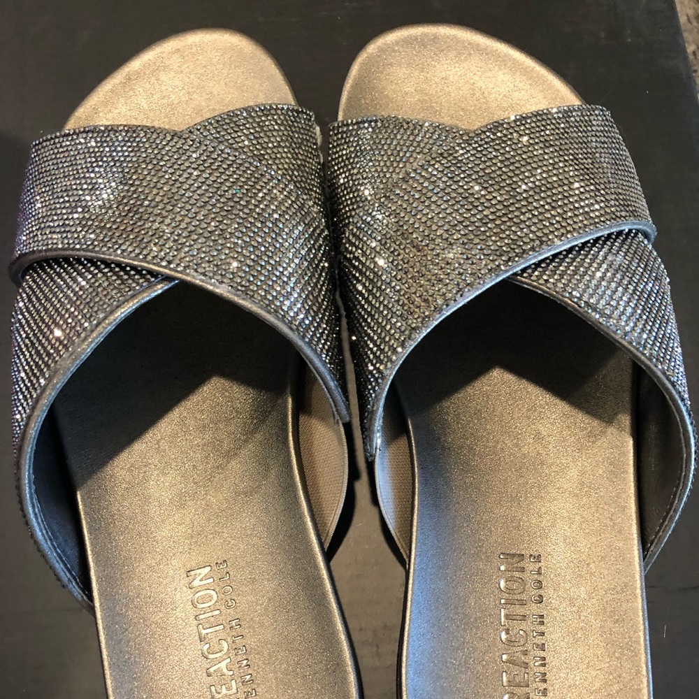 Kenneth Cole Reaction Women’s Slim Jam Sandal